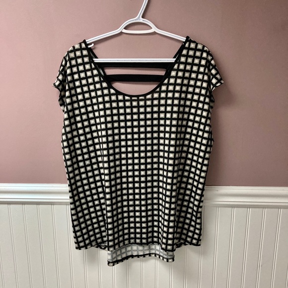 Brody Myles Tops - Brody Myles patterned top